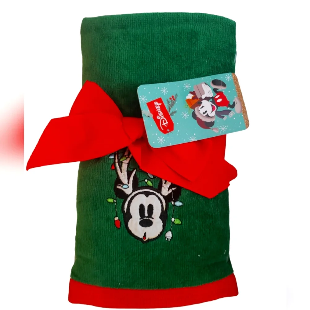 Set of 2 GREEN & RED Disney Mickey Mouse Christmas Lights Bathroom Hand Towels